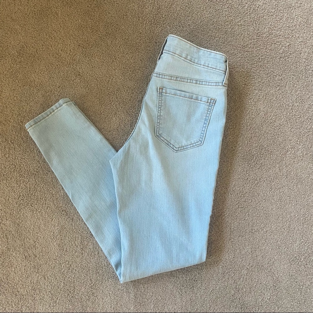 OLD NAVY • Women’s “Super Skinny” Mid-Rise Stretch Jeans Light Wash Size- 2